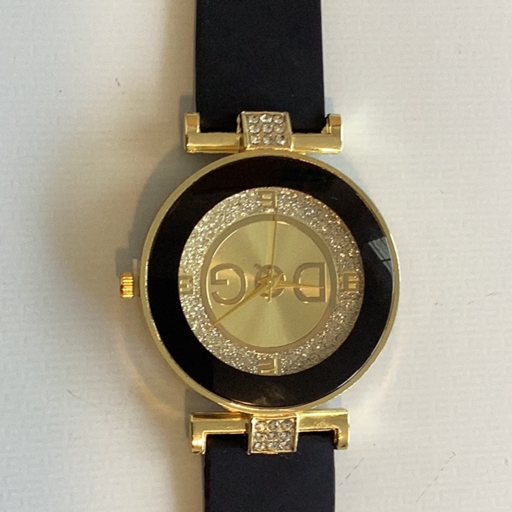 Luxury Gold-Tone Fashion Watch with Sparkling Crystal Accents